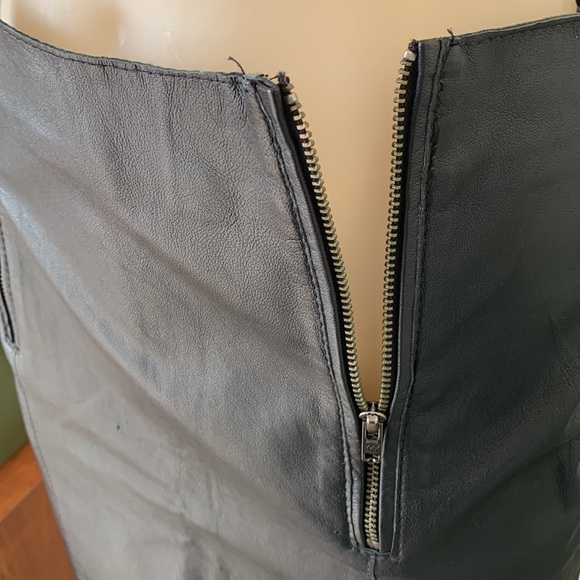 Sportsgirl black leather mini skirt - Picture 4 of 7